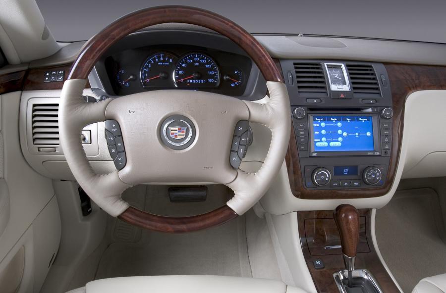  Cadillac DTS 2006 года  (фото 16 из 41)